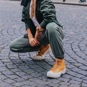 🔥  Converse CTAS Lugged Hi  Gore-Tex Boots Size 7 for Women